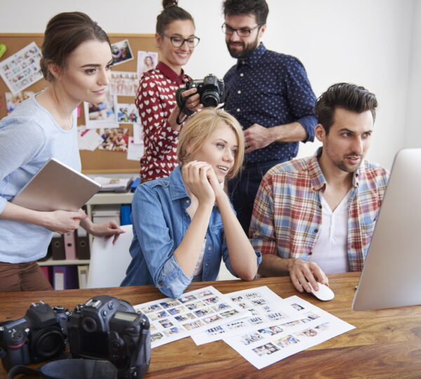 Good collaboration between creative photographers

Notice for inspector: Images shown in the picture are our property.