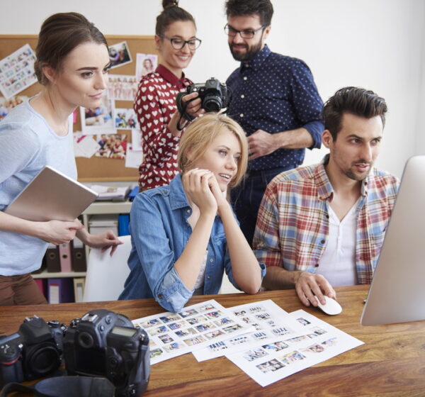 Good collaboration between creative photographers

Notice for inspector: Images shown in the picture are our property.